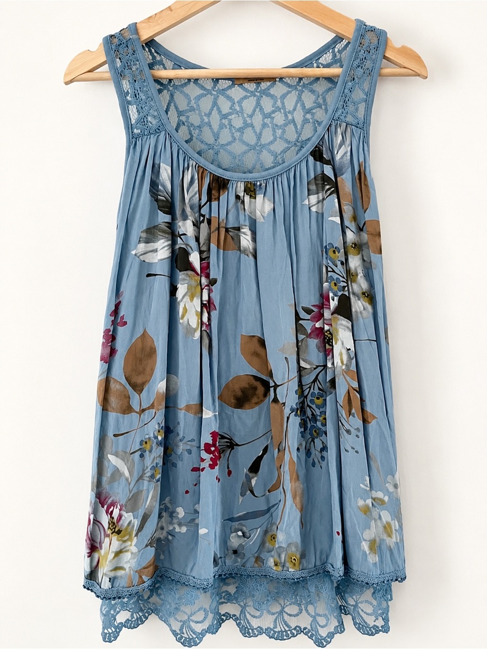 Beyond Capri Light Blue Floral Lace-Trim Sleeveless Tank Top Large